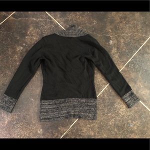 VENUS Sweaters - Venus brand size M V neck sweater top VENUS Sweaters - Venus brand size M V neck sweater top